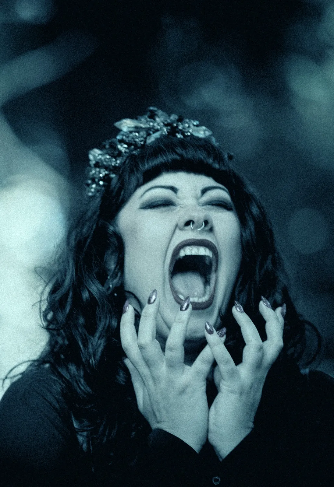 Alaia, lead singer screaming